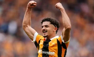 محمد بشير بلومي يتألق في الدوري الإنجليزي ويترشح لجائزة الأفضل