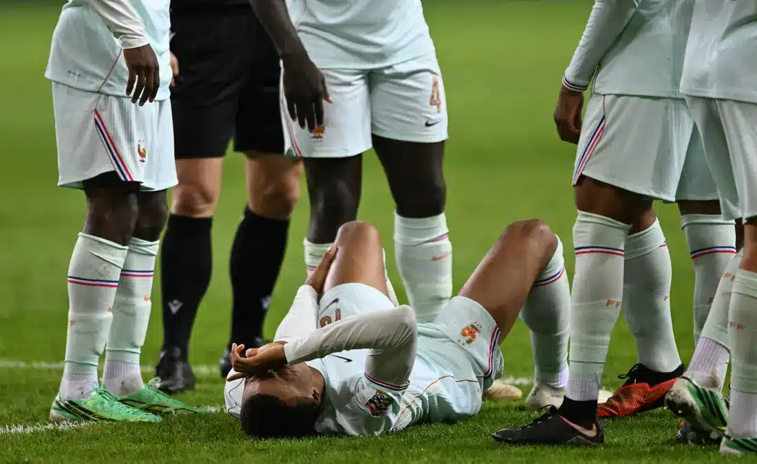 مبابي يغيب 10 أيام بعد إصابته مع منتخب فرنسا